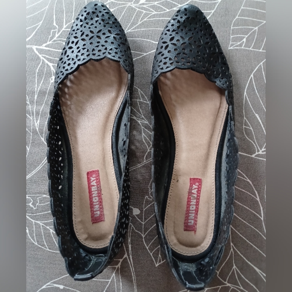 Unionbay Black Cutout Flats